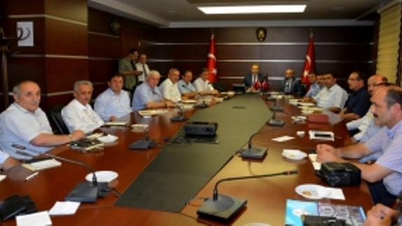 Trabzon Valisi Sayın Yücel YAVUZ, Milli Eğitim Müdürümüz Hızır AKTAŞ ve İlçe Milli Eğitim Müdürleriyle Değerlendirme Toplantısı Yaptı.