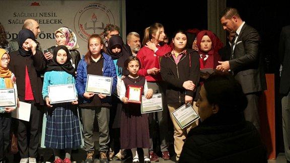 "Sağlıklı Nesil Sağlıklı Gelecek"  Yarışmasında 1.olan Öğrencilerimiz İl´de Ödüllerini Aldı...