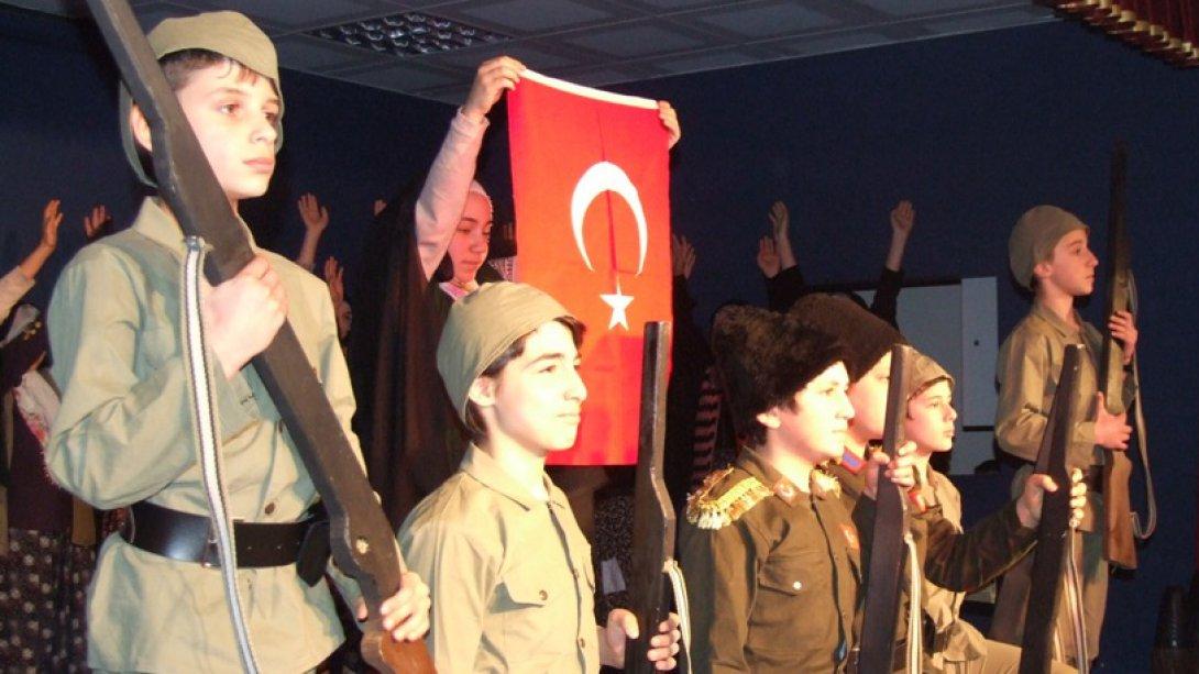 "18 Mart Çanakkale Zaferi ve Şehitleri Anma Günü" Osman Tan Ortaokulu´nun Sunumu İle Gençlik Merkezinde Yapıldı...
