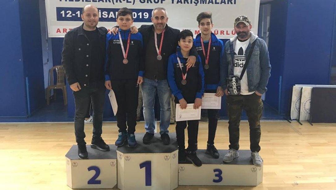 Atatürk Ortaokulu "Yıldız Erkekler Masa Tenisi  Grup Yarışmalarında"  Türkiye Şampiyonası Finallerine Gitmeye Hak Kazandı...