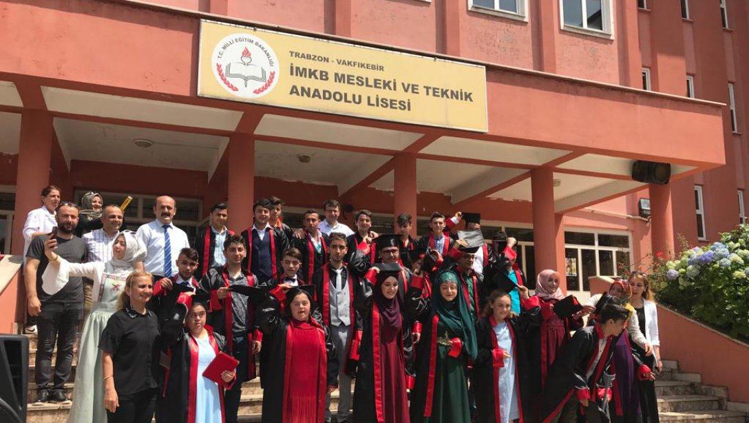 İMKB Mesleki ve Teknik Anadolu Lisesi , Özel Eğitimdeki 12. Sınıf Öğrencilerine Güzel Bir Mezuniyet Töreni  Yaptı...
