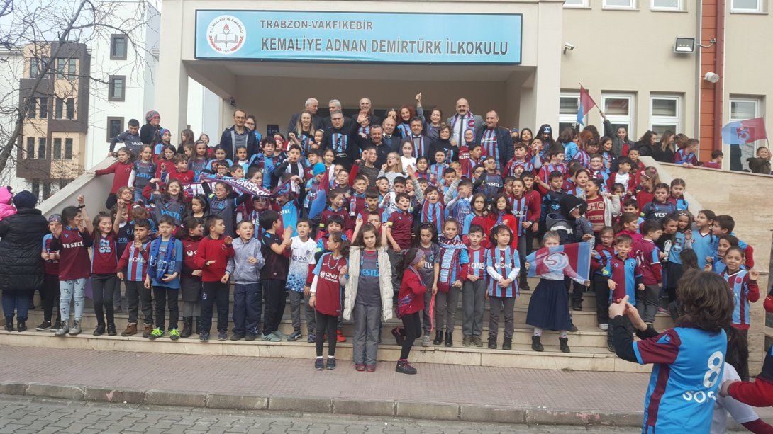 Kemaliye Adnan Demirtürk İlkokulu'ndan Trabzonspor'a  