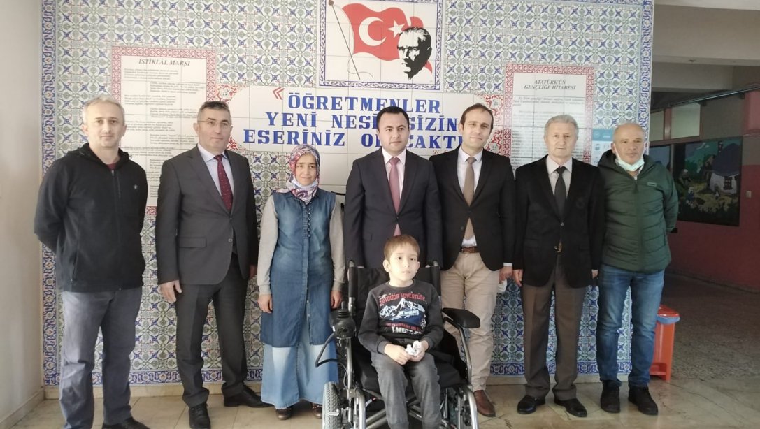 Kaymakamımız Sayın Dr. Hacı Arslan UZAN Cumhuriyet İlk-Ortaokulumuzu Ziyaret Etti...